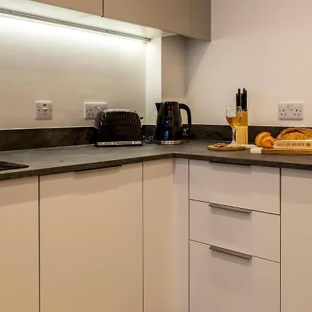 Pass The Keys Super Luxurious 1 Bed Jewellery Q *