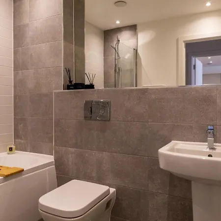 Pass The Keys Super Luxurious 1 Bed Jewellery Q